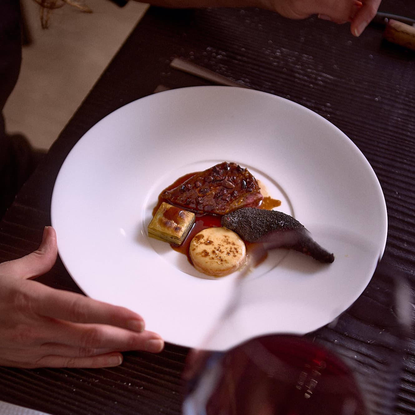 Accord à 4 mains entre syrah et pigeon rôti 